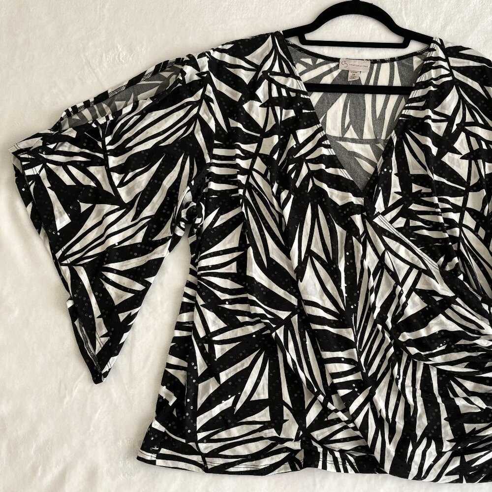 CB ESTABLISHED 1962 - Vintage Black & White Top $20
